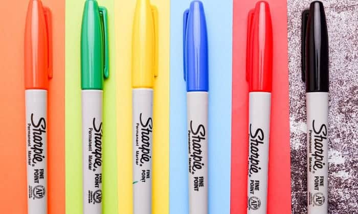 dry-erase-markers-remove-permanent-Sharpie-markers-from-a-dry-erase-board