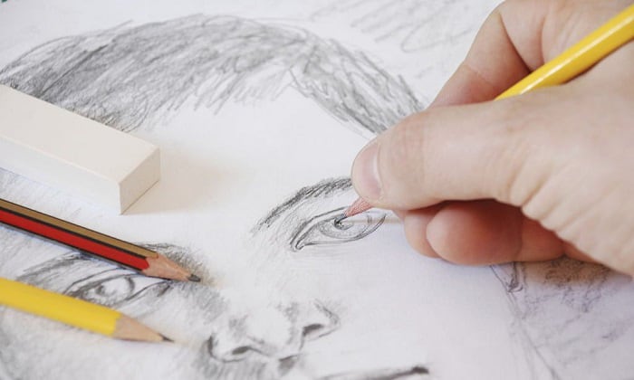 drawing-on-your-hand-with-a-pen
