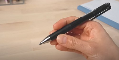 hold-a-pen-correctly