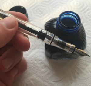put-ink-into-fountain-pen