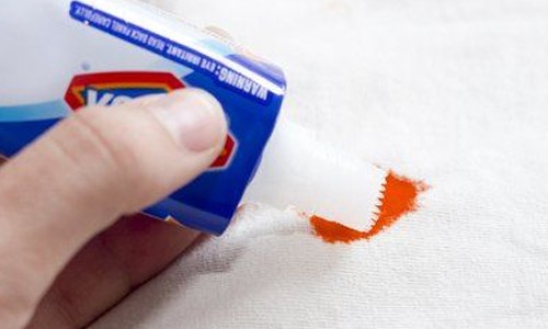 Clorox-bleach-pen-cleans-stains