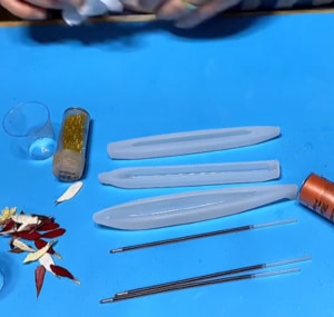 Materials-to-make-Resin-Pens-With-Molds