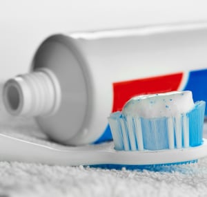 Using-toothpaste-for-ink-on-Plastic